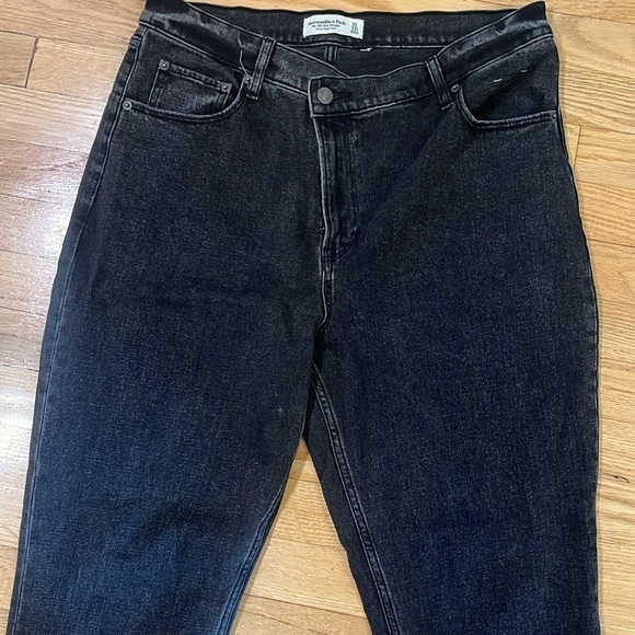 NWOT Abercrombie & Fitch Ultra High Rise 90s Slim Straight Jean Size 31/12S - Picture 5 of 8
